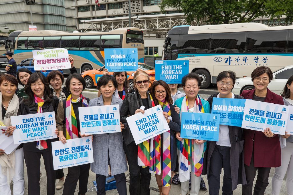 200 women urge diplomacy over war